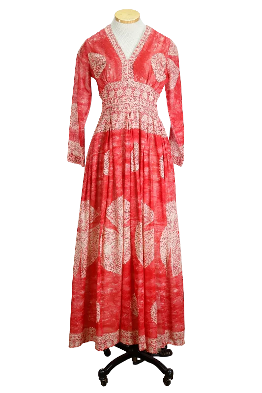 women's body-skimming dresses70s Avalon Red Paisley Boho Maxi Dress     w29