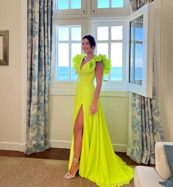 Chiffon DressCharming Green A-line V Neck Prom Dress With Slit Y5594